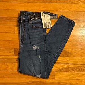 ⭐️NWT⭐️Kendall & Kylie Woman’s  Distressed Dark Blue Skinny Jeans